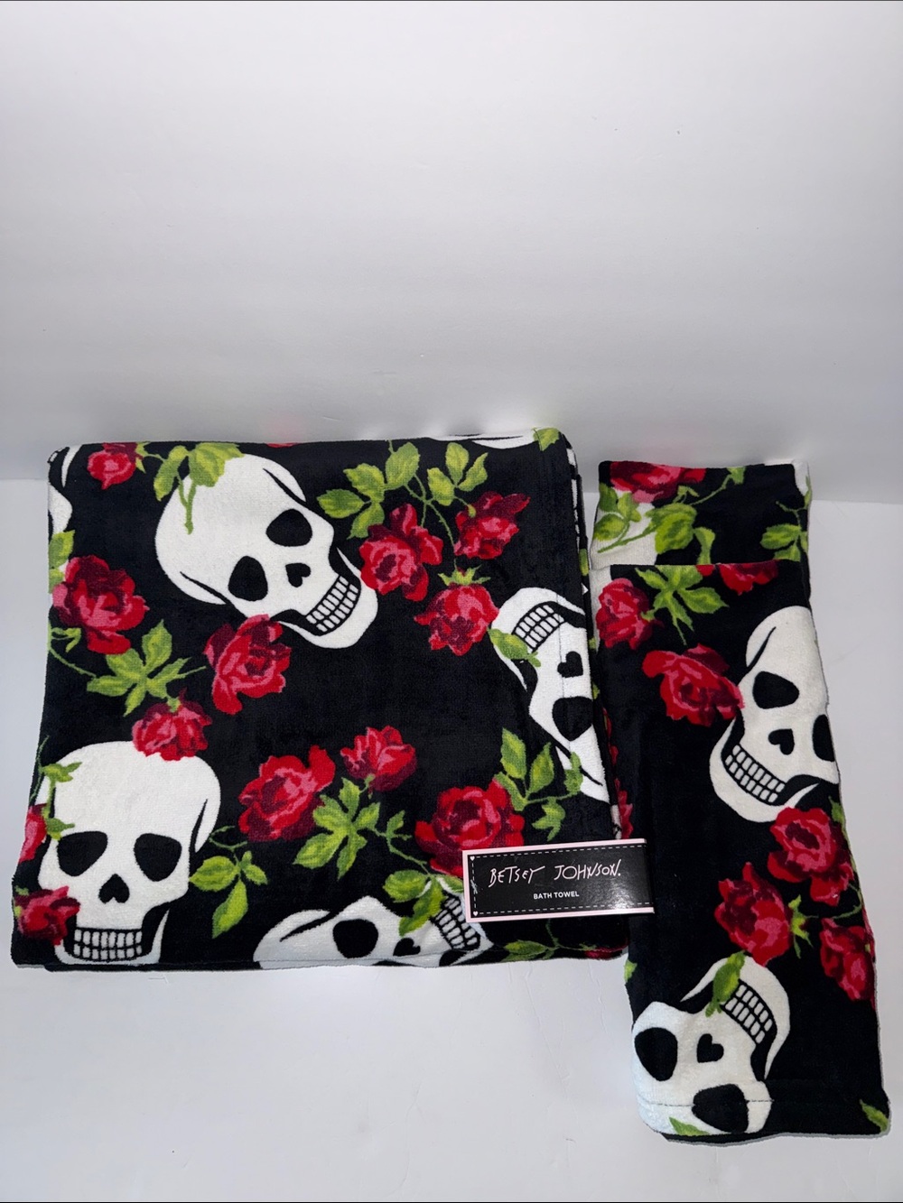 NWT Betsey Johnson 4 Pc 100% Velour Cotton Bath Towels/Hand Towels Skull Garden